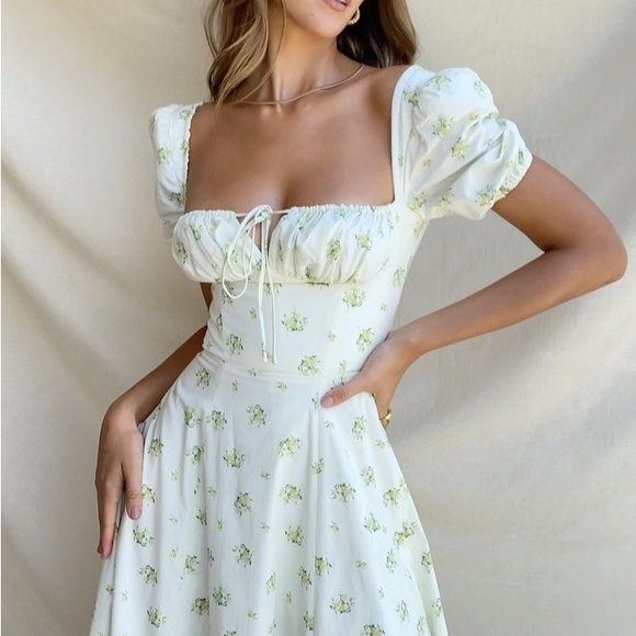 HOUSE OF CB 'Tallulah' Ivory Floral Puff Sleeve Midi Dress - Picture 4 of 9